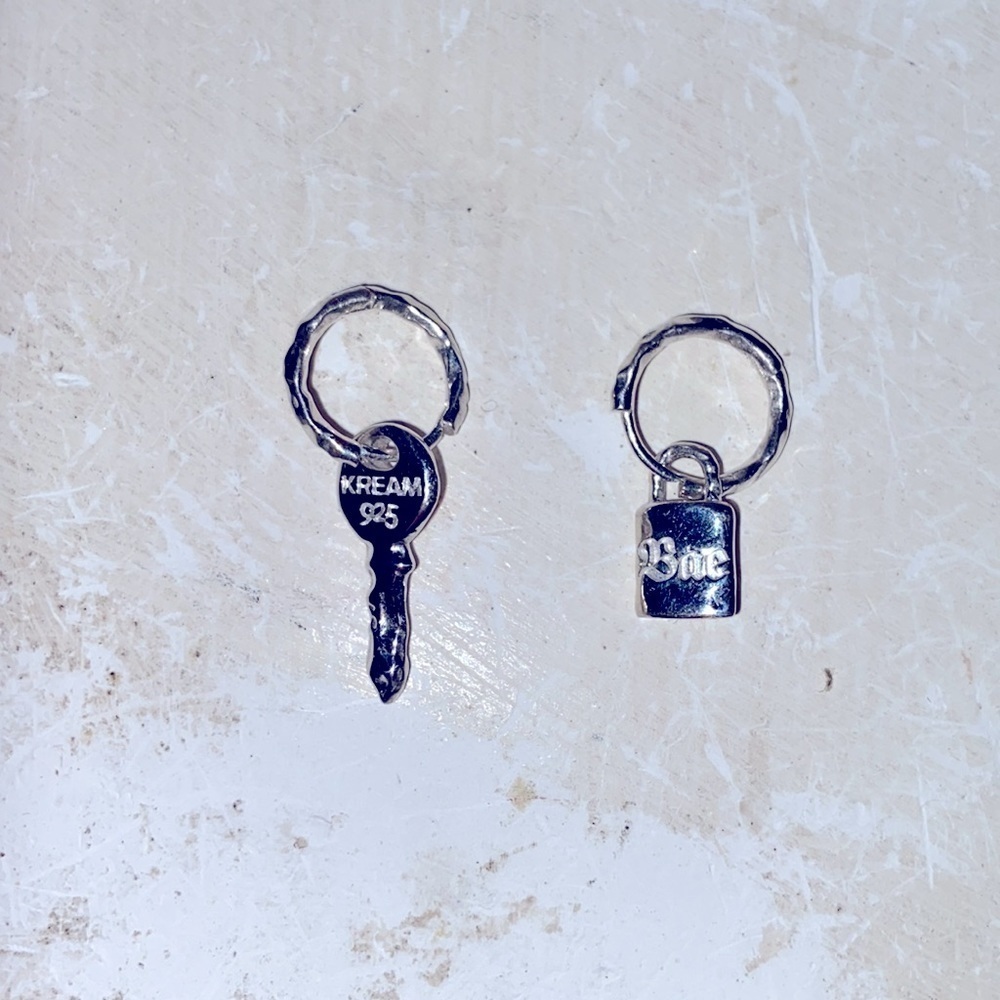 Kream lock 🔒 & key 🔑 custom made designer Earrings 925 silver NWT UNI​​​​​
